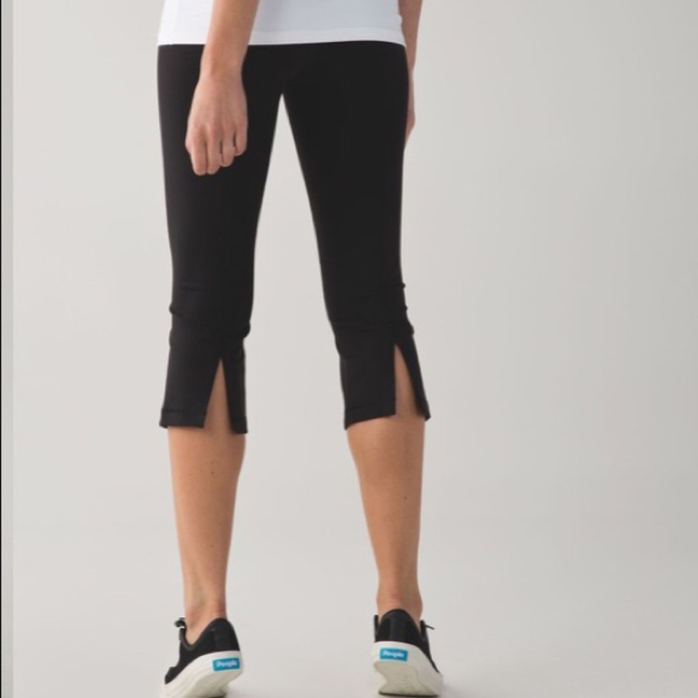 Lululemon Gather & Crow Crop II Size 6